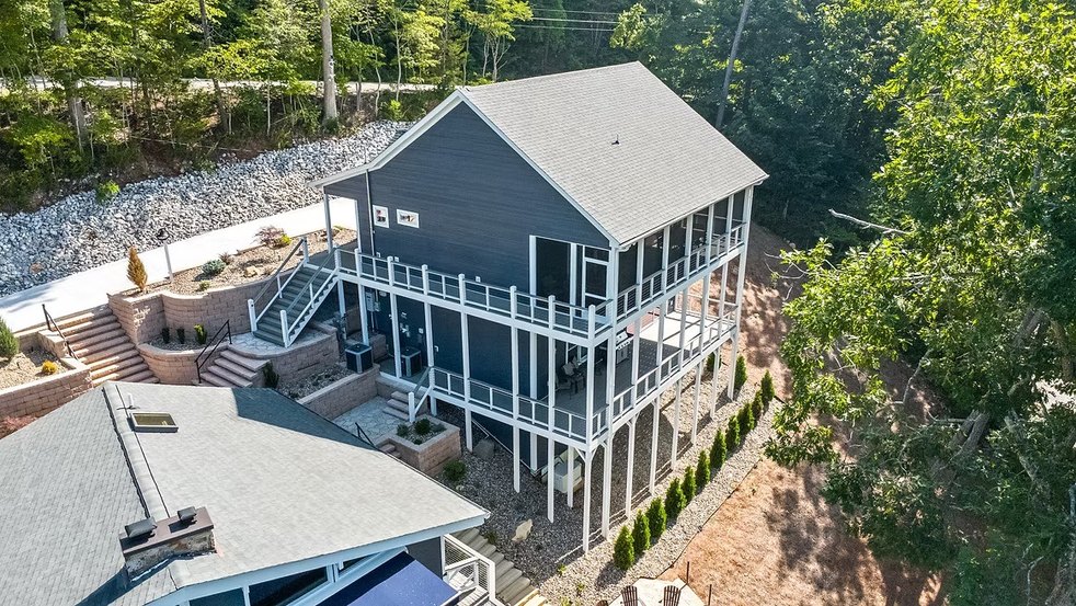 Custom lake home built by Cox Construction on Norris Lake